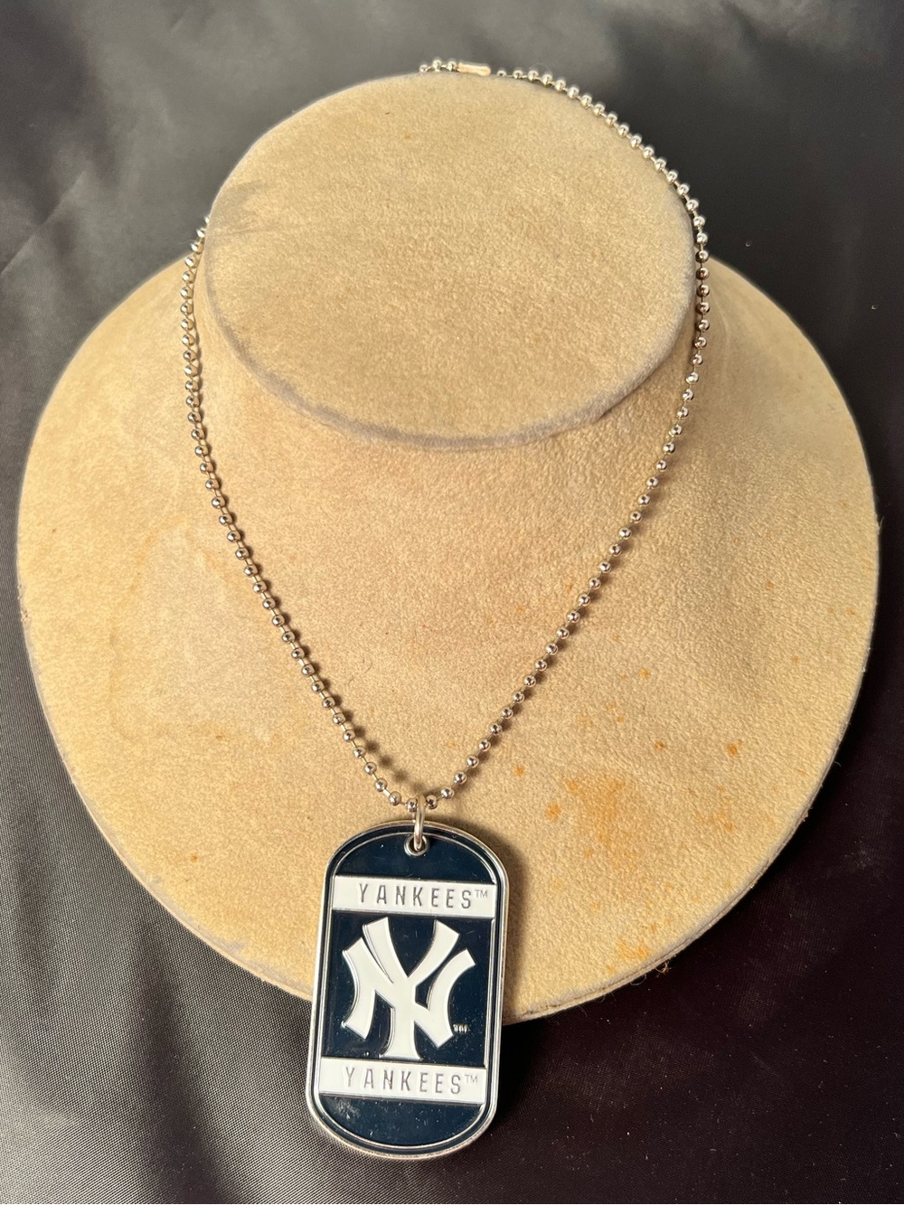 Official MLB New York Yankees Metal Dog Tag Necklace 17.5” Long 2014